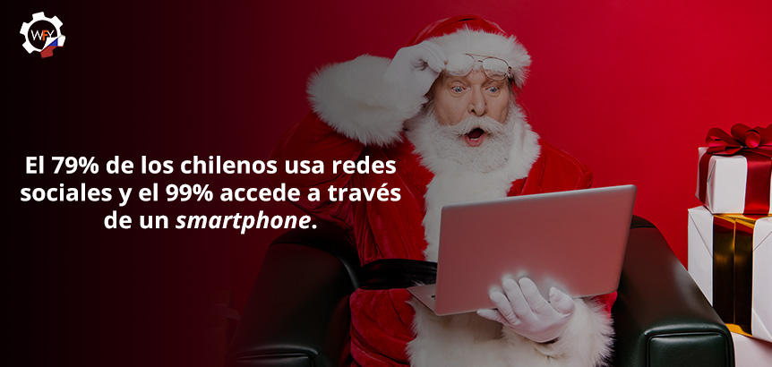 Santa Claus Impresionado Mirando su Laptop